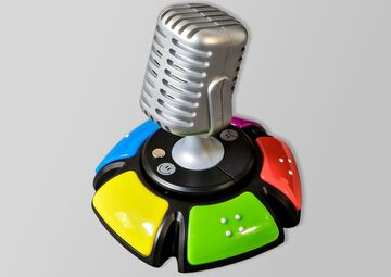 buntes elektronisches spiel mit mikrofon