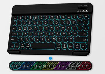 Ansicht auf die schwarze, große Tastatur.