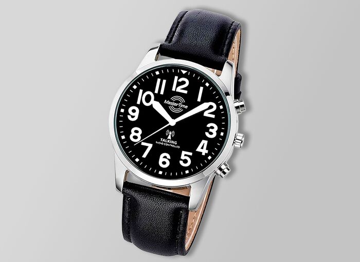 Ansicht auf die schwarze Uhr.