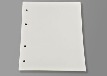Braille-Papier, rechts gelocht.