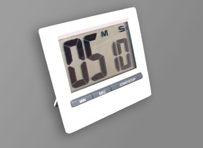 Ansicht auf den weißen Timer mit großem Display.