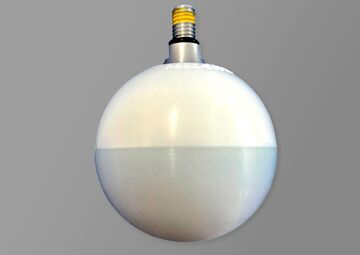 Ansicht auf eine weiße große Rollspitze mit Metallgewinde für einen Blindenlangstock