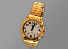Ansicht auf die goldene Uhr.