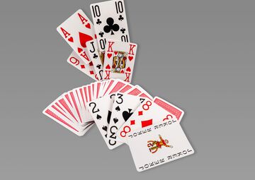 Ansicht auf die aufgefächerten Spielkarten.