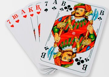 Ansicht auf aufgefächerte Skatkarten, französisches Blatt.