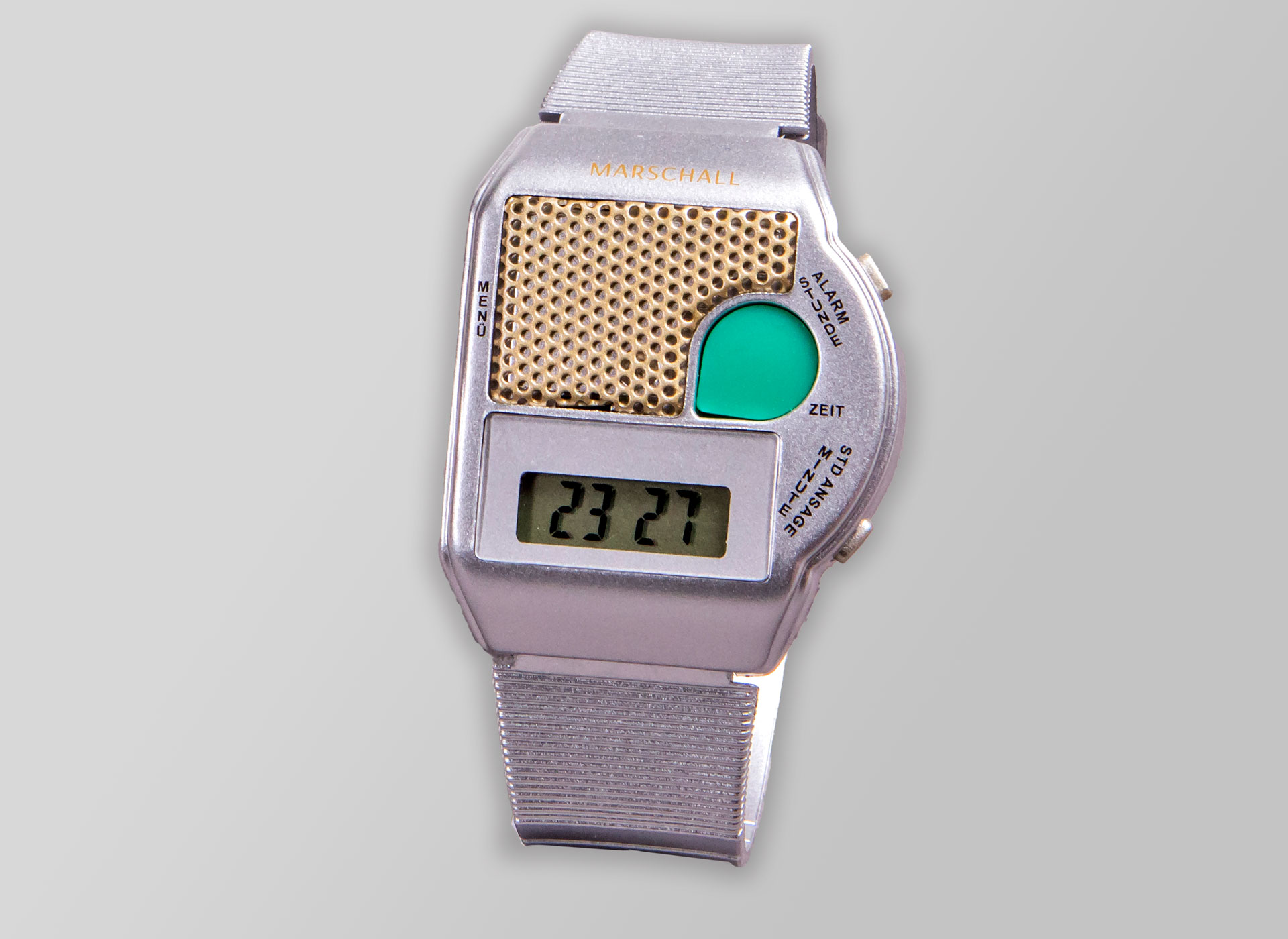 Ansicht auf die silberne Uhr.