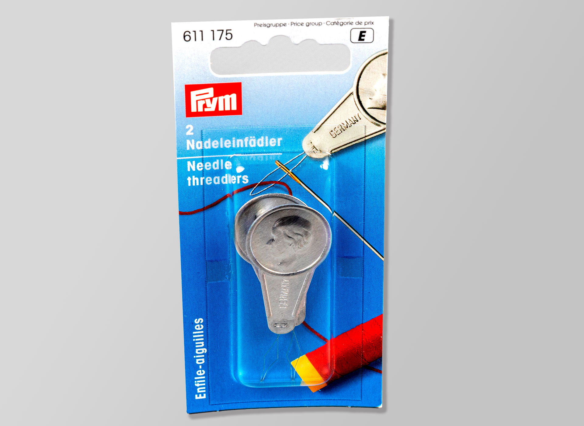 Ansicht auf die Verpackung mit dem Einfädler.