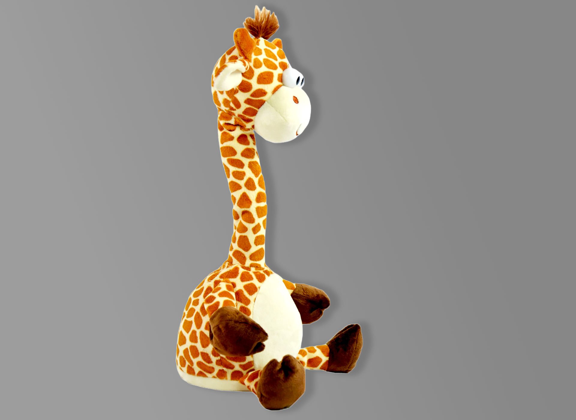Ansicht auf eine Giraffe aus Plüsch mit einem langen Hals