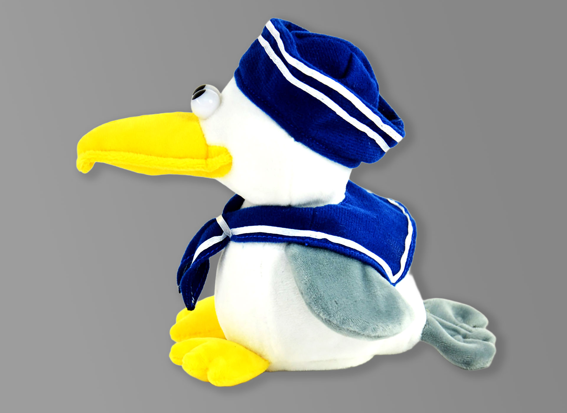 Ansicht auf eine Möwe aus Plüsch mit Matrosenkostüm 