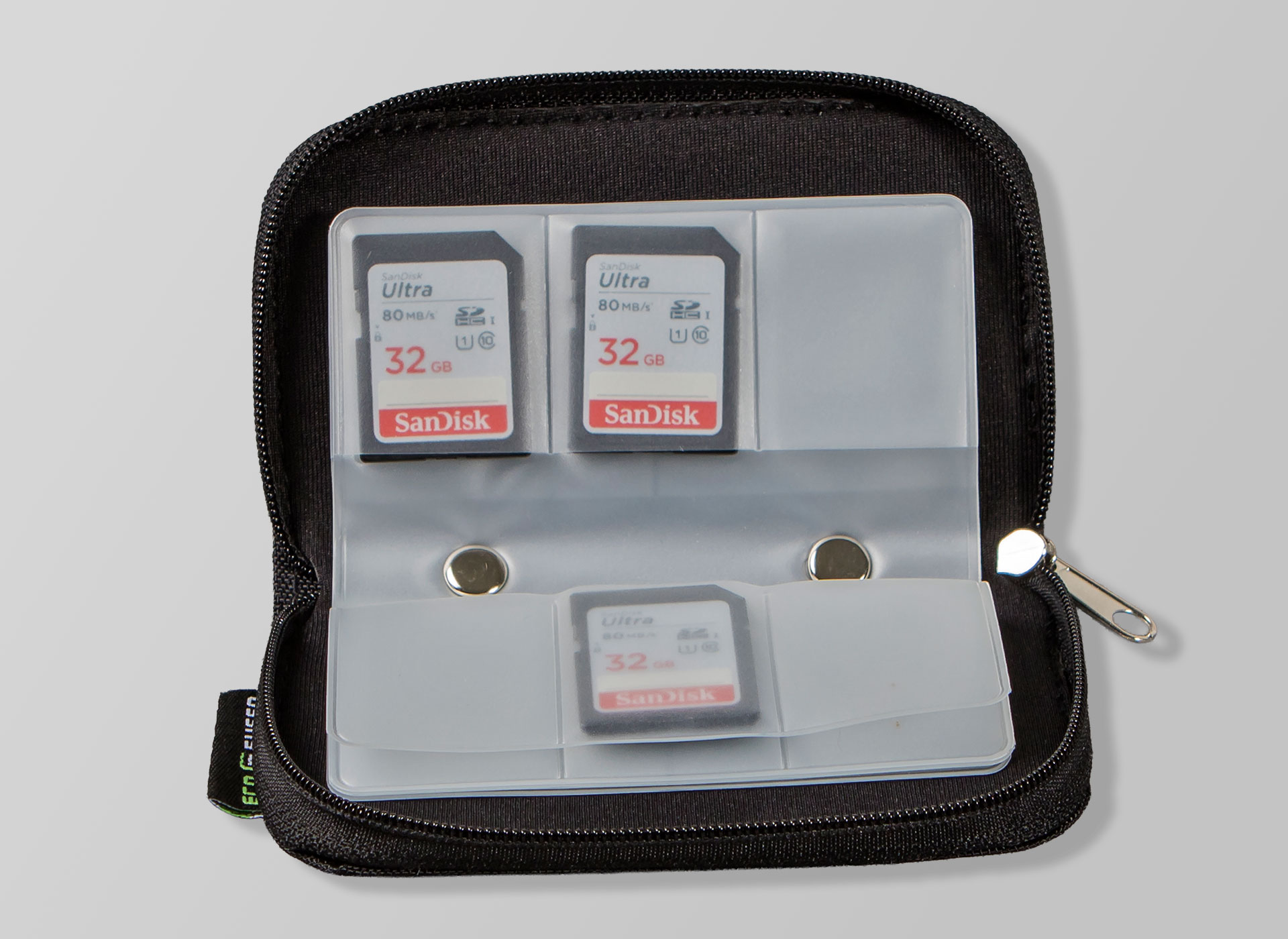 Ansicht auf die aufgeklappte Tasche.