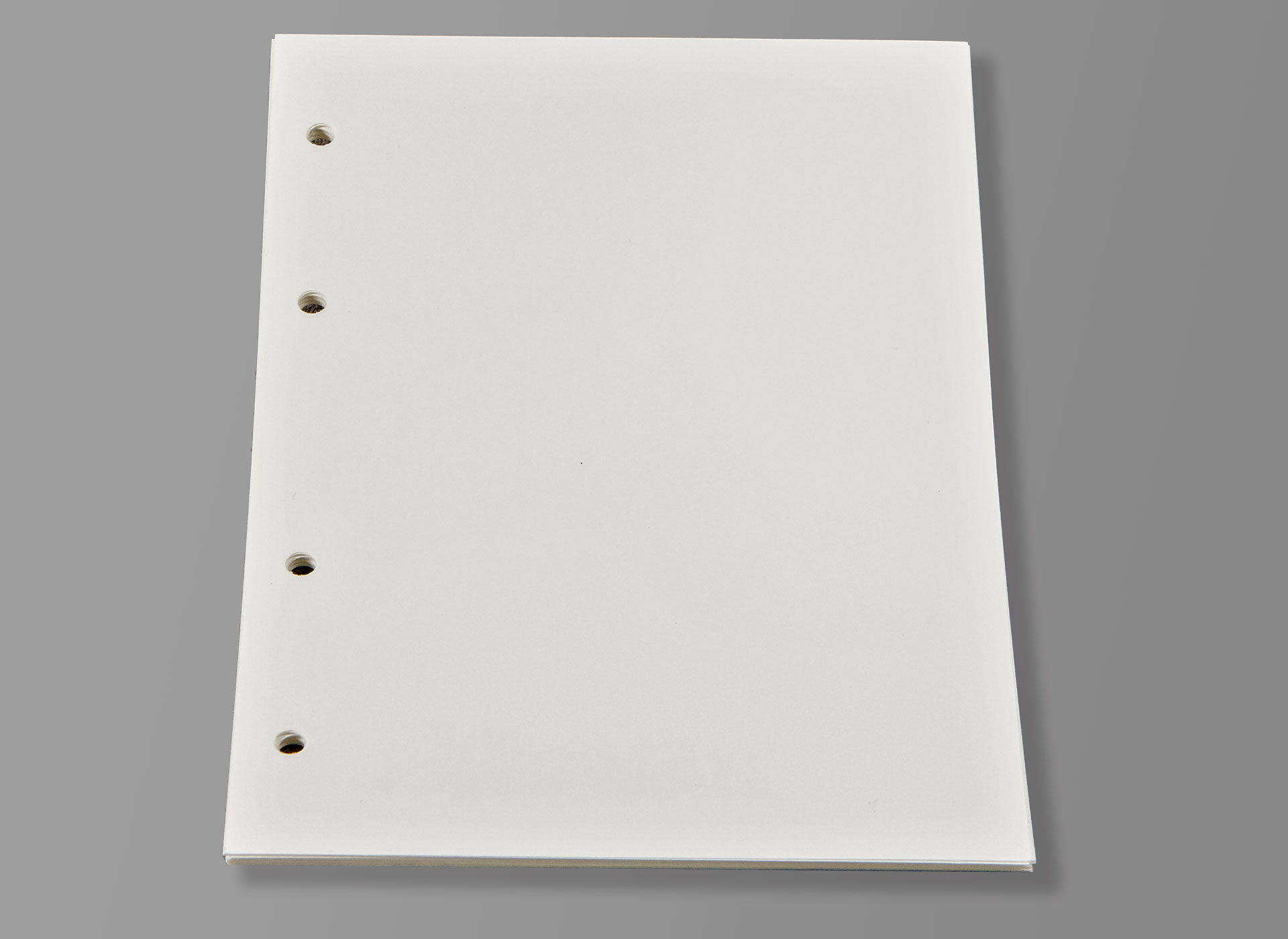 Braille-Papier, rechts gelocht.